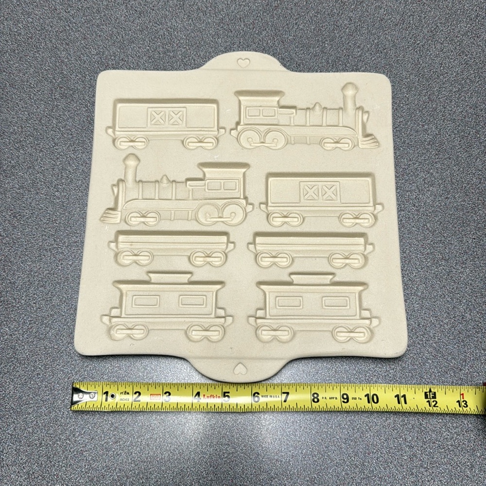 Pampered Chef Retired Gingerbread Train Stoneware Vintage